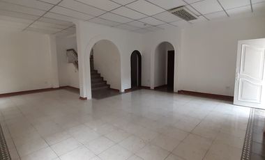 Alquiler de Casa con uso de suelo comercial en Garzota