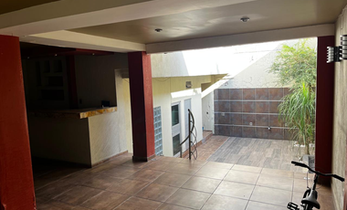 CASA EN VENTA, CON  2 LOCALES, COL. LOMA BONITA EJIDAL, $2´400,000