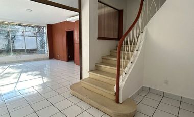 Casa en Arcos Vallarta, ideal para departamentos o oficinas.