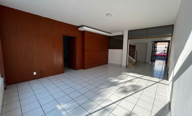Casa en Arcos Vallarta, ideal para departamentos o oficinas.