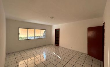 Casa en Arcos Vallarta, ideal para departamentos o oficinas.