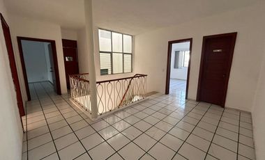Casa en Arcos Vallarta, ideal para departamentos o oficinas.