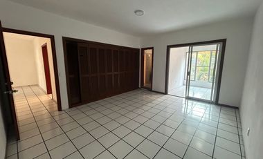 Casa en Arcos Vallarta, ideal para departamentos o oficinas.