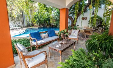 Casa de Lujo en venta con Alberca, amplio jardin y terrazas, ideal para hotel boutique en Centro Historico