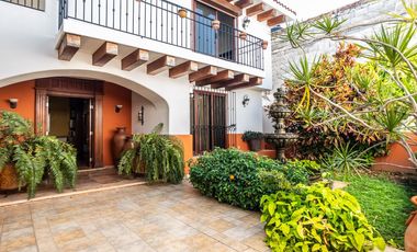 Casa de Lujo en venta con Alberca, amplio jardin y terrazas, ideal para hotel boutique en Centro Historico
