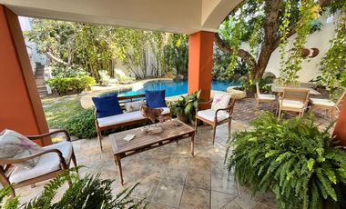 Casa de Lujo en venta con Alberca, amplio jardin y terrazas, ideal para hotel boutique en Centro Historico