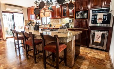 Casa de Lujo en venta con Alberca, amplio jardin y terrazas, ideal para hotel boutique en Centro Historico