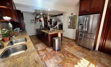 Casa de Lujo en venta con Alberca, amplio jardin y terrazas, ideal para hotel boutique en Centro Historico
