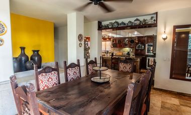 Casa de Lujo en venta con Alberca, amplio jardin y terrazas, ideal para hotel boutique en Centro Historico
