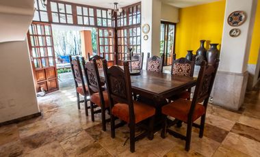 Casa de Lujo en venta con Alberca, amplio jardin y terrazas, ideal para hotel boutique en Centro Historico