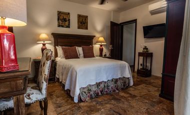 Casa de Lujo en venta con Alberca, amplio jardin y terrazas, ideal para hotel boutique en Centro Historico