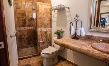 Casa de Lujo en venta con Alberca, amplio jardin y terrazas, ideal para hotel boutique en Centro Historico