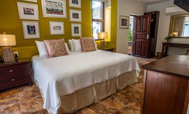 Casa de Lujo en venta con Alberca, amplio jardin y terrazas, ideal para hotel boutique en Centro Historico