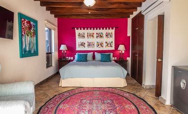 Casa de Lujo en venta con Alberca, amplio jardin y terrazas, ideal para hotel boutique en Centro Historico