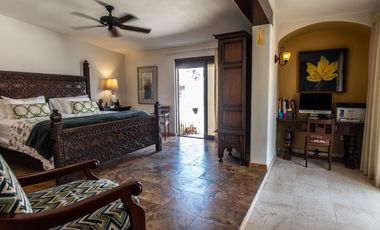 Casa de Lujo en venta con Alberca, amplio jardin y terrazas, ideal para hotel boutique en Centro Historico
