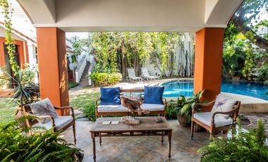 Casa de Lujo en venta con Alberca, amplio jardin y terrazas, ideal para hotel boutique en Centro Historico