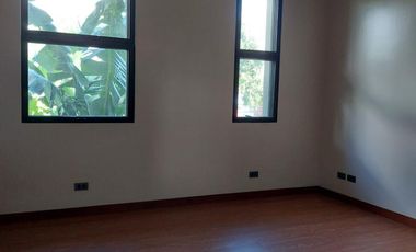 Brand New 4 Bedroom House in BF Homes HEVA Enclave For Sale (ARVIT-4BR-HVA-001)