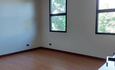 Brand New 4 Bedroom House in BF Homes HEVA Enclave For Sale (ARVIT-4BR-HVA-001)