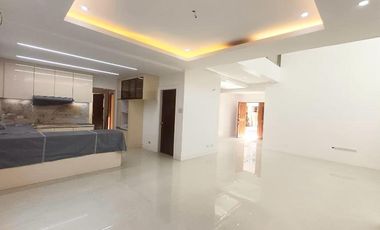 5BR House and Lot For Sale in New Manila