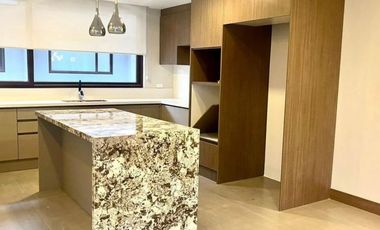 CASA MODERNA POR ESTRENAR EN CUMBAYÁ. SECTOR SANTA INÉS. VÍA PILLAGUA.