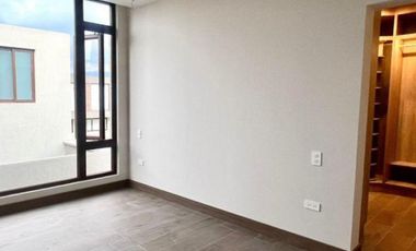 CASA MODERNA POR ESTRENAR EN CUMBAYÁ. SECTOR SANTA INÉS. VÍA PILLAGUA.