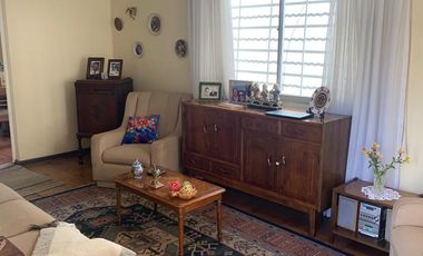 SE VENDE CASA DE DOS PISOS EN EXCELENTE UBICACIÓN ESPACIOSA Y CONFORTABLE