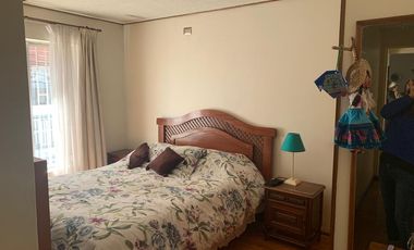 SE VENDE CASA DE DOS PISOS EN EXCELENTE UBICACIÓN ESPACIOSA Y CONFORTABLE