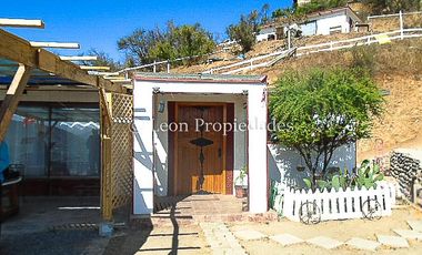 Leon Propiedades vende parcela de 9700m2 con casa en sector Miraflores, Curacaví.