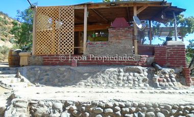 Leon Propiedades vende parcela de 9700m2 con casa en sector Miraflores, Curacaví.