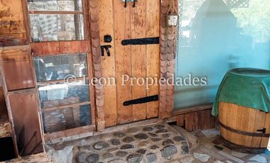 Leon Propiedades vende parcela de 9700m2 con casa en sector Miraflores, Curacaví.