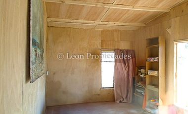 Leon Propiedades vende parcela de 9700m2 con casa en sector Miraflores, Curacaví.