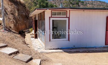 Leon Propiedades vende parcela de 9700m2 con casa en sector Miraflores, Curacaví.
