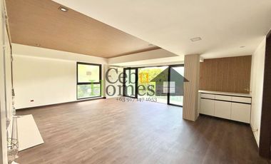 Modern Elegance: Newly Constructed 10-Bedroom Home for Sale in Maria Luisa Estate Park