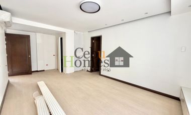 Modern Elegance: Newly Constructed 10-Bedroom Home for Sale in Maria Luisa Estate Park