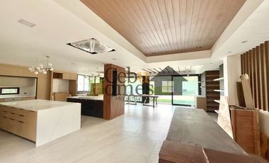 Modern Elegance: Newly Constructed 10-Bedroom Home for Sale in Maria Luisa Estate Park