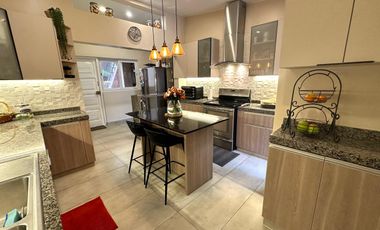 Venta de Hermosa Casa en Urbanización Los Alamos, cerca de UPC, Esan, Surco