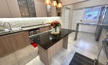 Venta de Hermosa Casa en Urbanización Los Alamos, cerca de UPC, Esan, Surco