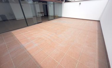 Venta de penthouse duplex frente a alameda en Chacarilla, Surco