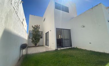 CASA DE 3 RECÁMARAS EN PRIVADA, CONKAL, MÉRIDA