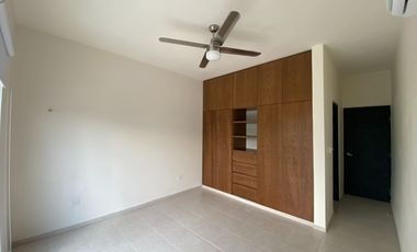 CASA DE 3 RECÁMARAS EN PRIVADA, CONKAL, MÉRIDA