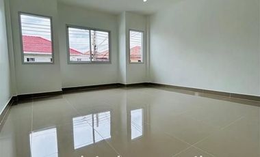 2-storey townhouse, 16 sq m, Uthong Place Village, Project 2, Soi Phianon, Lam Luk Ka Road, Pracha Uthit Road, Khu Khot Subdistrict, Lam Luk Ka, Pathu