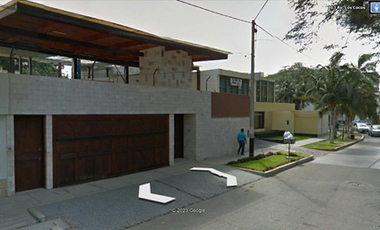 VENDA DE CASA DE DOS PISO FRENTE AL CLUB GRAU- CENTRO DE PIURA