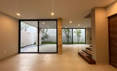 SE VENDE casa en Lomas del Molino