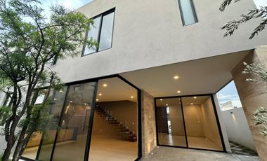 SE VENDE casa en Lomas del Molino