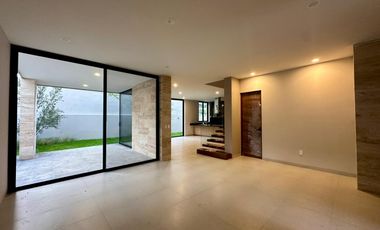 SE VENDE casa en Lomas del Molino