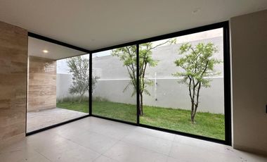 SE VENDE casa en Lomas del Molino