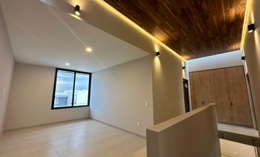 SE VENDE casa en Lomas del Molino
