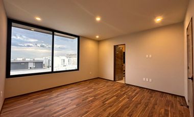 SE VENDE casa en Lomas del Molino
