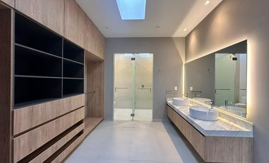 SE VENDE casa en Lomas del Molino