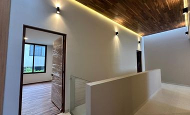 SE VENDE casa en Lomas del Molino